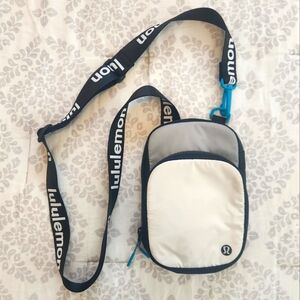 Lululemon "The Rest is Written" Convertible Crossbody Purse to Belt Bag